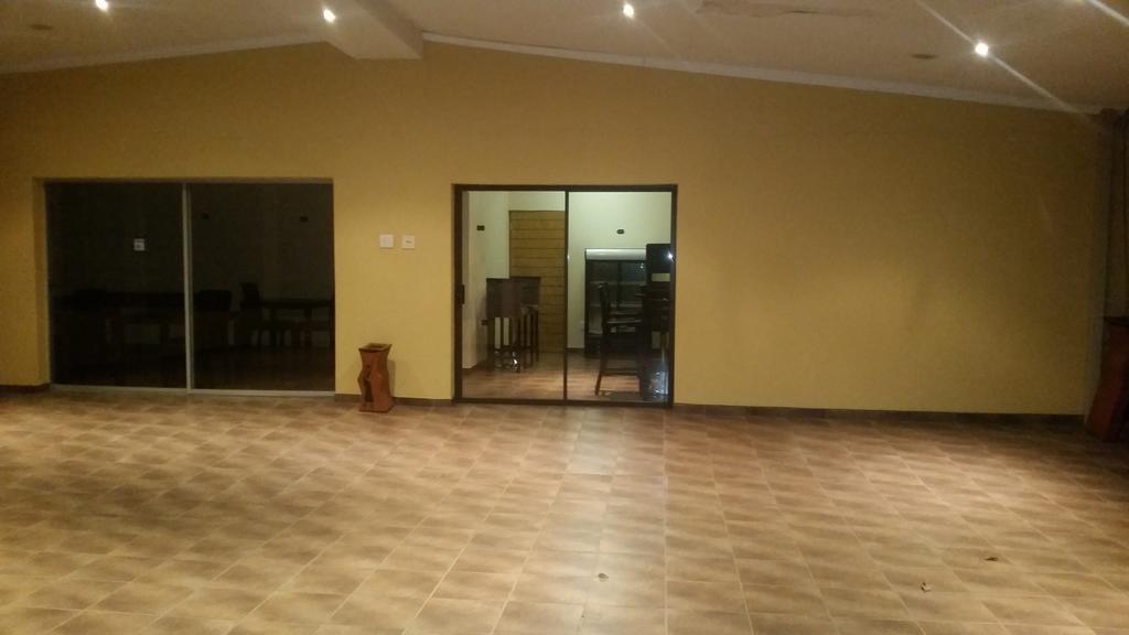 African Phoenix Guest Lodge ヨハネスブルグ エクステリア 写真