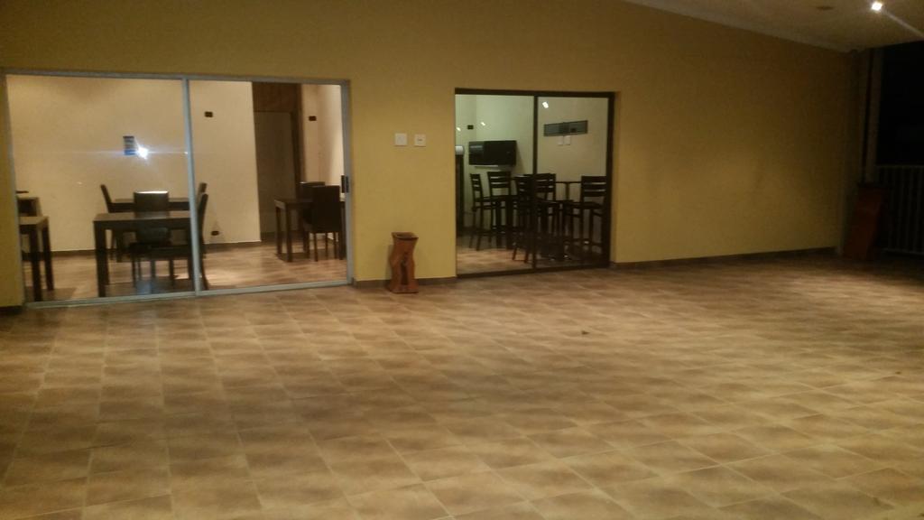 African Phoenix Guest Lodge ヨハネスブルグ エクステリア 写真