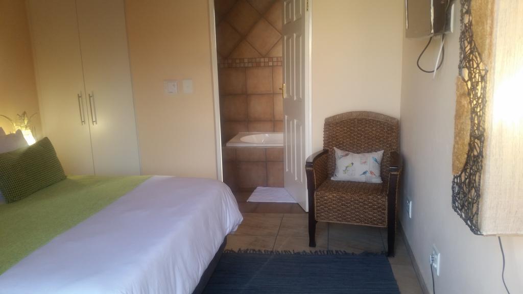 African Phoenix Guest Lodge ヨハネスブルグ エクステリア 写真