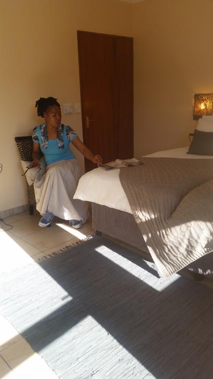 African Phoenix Guest Lodge ヨハネスブルグ エクステリア 写真